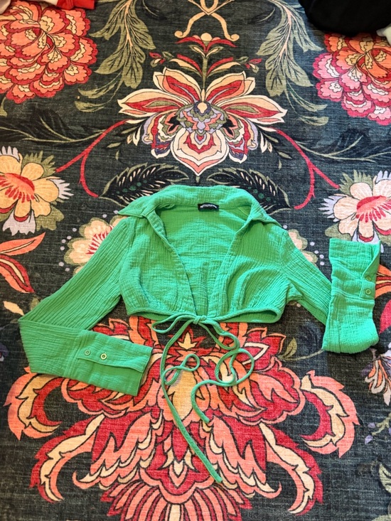 PrettyLittleThing Tops - 3/$25 💚 PrettyLittleThing Green Tie Front Crop Top Size 0 Y2K
